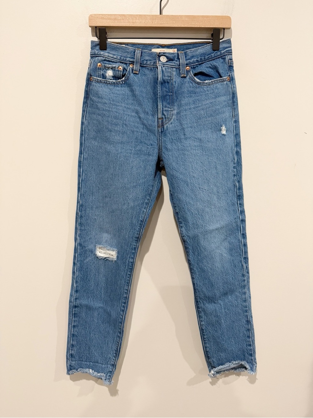 LEVI’S Women’s Wedgie Jeans Ankle Distressed Raw Hem Size 26
